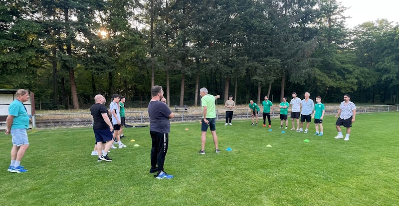 „Kinder stark machen“ auf der SG - Schulung mit Dr. Harald Schmid für unsere Jugendtrainer/-trainerinnen